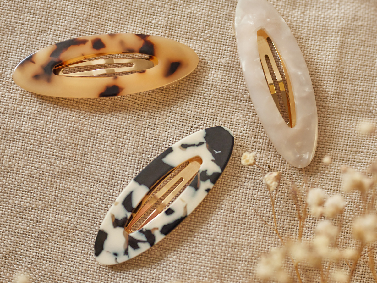 zostań prawdziwą boho chick z akcesoriami MOHITO - spinki do włosów w naturalnych barwach