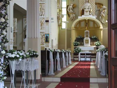 dekoracje ślubne w kościele