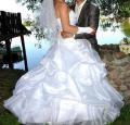 Suknia ślubna SUKNIA ŚLUBNA Z KRYSZTAŁKAMI SWAROVSKIEGO kolor: Biały rozmiar: 36-38