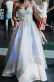 Suknia ślubna Elegancka klasyczna suknia 38 / 172cm kolor: białą perłowa rozmiar: 38 z możliwością regulacji