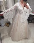 Suknia ślubna Koronkowa suknia boho z rękawami kolor: śmietanka z brzoskwiniową podszewką rozmiar: 42