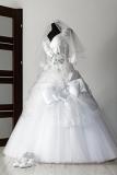 Suknia ślubna Piękna suknia ślubna kolor: biel rozmiar: 42