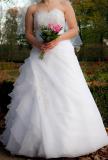 Suknia ślubna SPRZEDAM SUKNIĘ ŚLUBNĄ kolor: biały rozmiar: 38-40