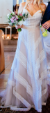 suknia-slubna-suknia-boho-koronka-ivory-tren-lilian-west-kolor-ivory-rozmiar-36-38-2.png