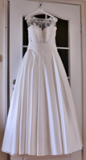Suknia ślubna Suknia ślubna kolor: biały, łamana biel rozmiar: 38