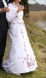 Suknia ślubna Suknia ślubna za symboliczną opłatą kolor: Biały z bordowymi aplikacjami rozmiar: 42-44