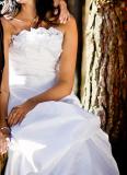 Suknia ślubna Sprzedam śnieżnobiałą suknię ślubną dla wysokiej kolor: Śnieżnobiały rozmiar: 40/42