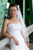 Suknia ślubna bajeczna suknia ślubna wysadzana kryształkami Swarovskyego kolor: biały rozmiar: 34-36
