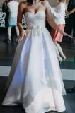 Suknia ślubna Elegancka klasyczna suknia 38 / 172cm kolor: białą perłowa rozmiar: 38 z możliwością regulacji