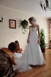 Suknia ślubna Imponująca koronkowa suknia Demetrios 1411 kolor: biały rozmiar: 34/36