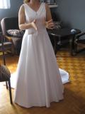 Suknia ślubna Mam do zaoferowania piękną suknię ślubną uszytą na w Poznaniu ymiar w salonie sukien ślubnych Visual kolor: biała rozmiar: 38+