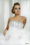 Suknia ślubna NIESPOTYKANA SUKNIA ŚLUBNA!!!!!!!! - sprzedam kolor: Biel rozmiar: 36/38