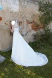 Suknia ślubna Przepiękna suknia ślubna z koronki kolor: ecru rozmiar: 38