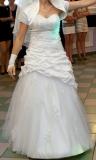 Suknia ślubna Sprzedam śliczną suknie ślubną kolor: Biel rozmiar: 38-40