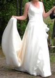 Suknia ślubna oddam za darmo suknię ślubną kolor: ecrui rozmiar: 40-42