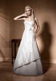 Suknia ślubna Sprzedam zestaw - wygodną i lekką suknię ślubną, brokatowy welon i kopertówkę kolor: biały rozmiar: 38/40