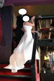 Suknia ślubna Efektowna,  stylowa kobieca suknia ślubna renomowanej francuskiej firmy Herm`s kolor: diamentowa biel rozmiar: 38/40